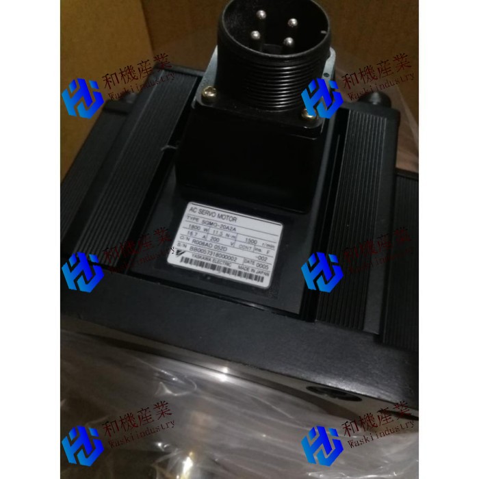 【新品★送料無料】1PC新しいオリジナルサーボモーターSGMG-13A2A 【６ヶ月保証】