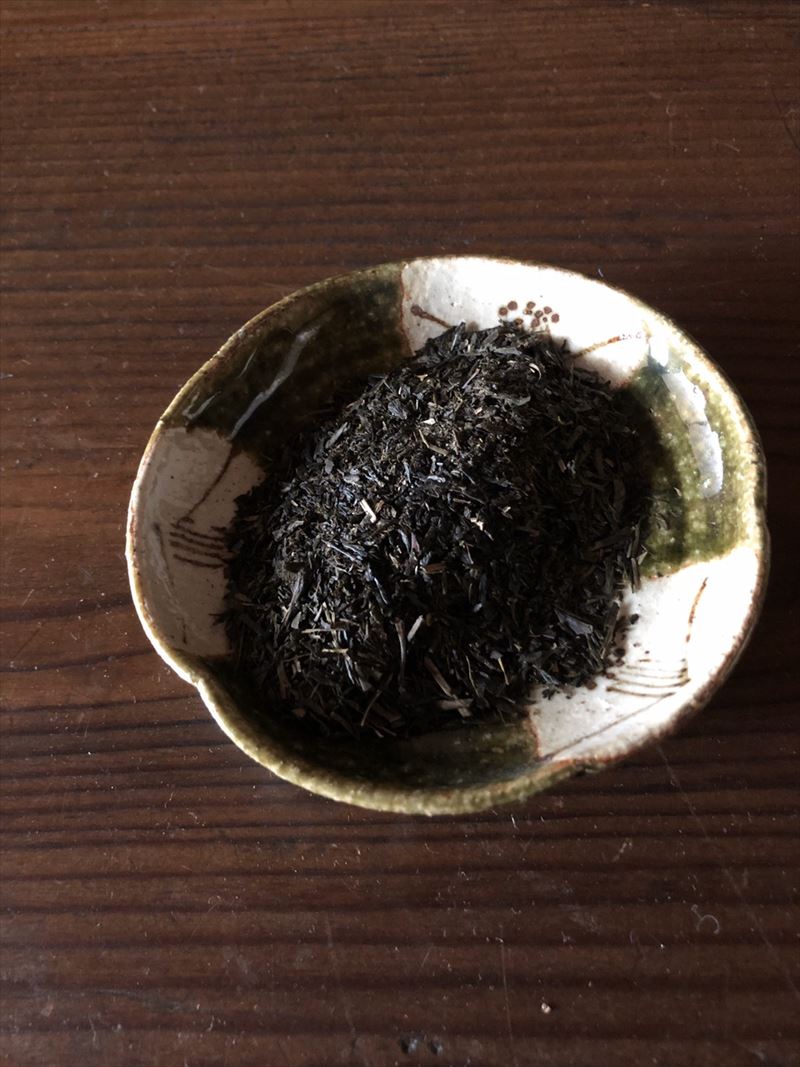 美濃焼 窯元貯蔵室稀窯 つかわなくなったおティー葉で薫り 茶香炉 織部椿 Acilemat Com