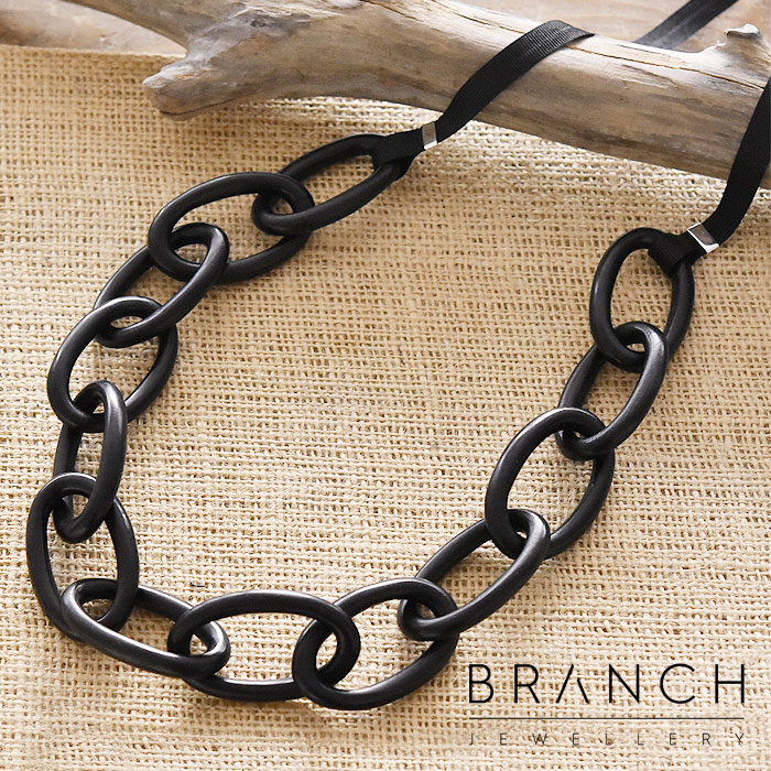 【待望の最新作】≪Branch Jewellery≫ ブランチジュエリー ブラック 黒 ウッド 木製 チェーン ロング リボン ネックレス ペンダント Oval Link Wood Necklace (Black) レディース ギフト ラッピング