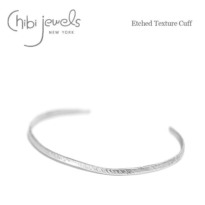 【再入荷】≪chibi jewels≫ チビジュエルズ エッジ加工 シンプル シルバー C型 バングル Etched Texture Cuff (Silver) レディース ギフト ラッピング 8,873円