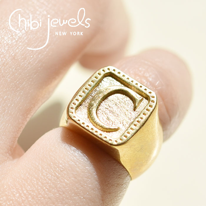 【待望の最新作】≪chibi jewels≫ チビジュエルズ シグネット スクエア イニシャル ピンキー リング 小指 ゴールド 14金仕上げ Initial Signet Ring (Gold) レディース ギフト｜ZUTTOHOLIC