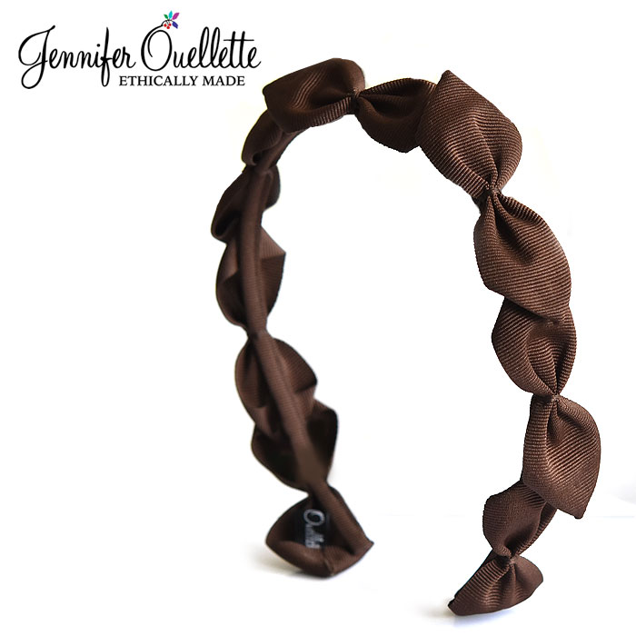 【GISELe CLASSY andGIRL 雑誌掲載】【再入荷】≪Jennifer Ouellette≫ ジェニファーオーレット ブラウン 茶色 小ぶり リボン カチューシャ ヘアバンド ヘッドドレス Grosgrain Gabriela Headband (Brown) レディース ギフト ラッピング