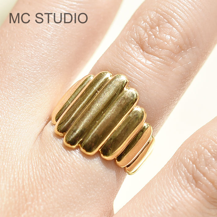 【待望の最新作】≪MC STUDIO≫ エムシースタジオ 幅広 ボリューム リング ゴールド Ring (Gold) レディース ギフト ラッピング｜ZUTTOHOLIC