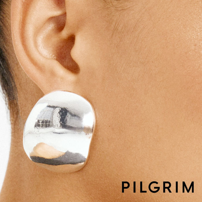 【待望の最新作】≪PILGRIM≫ ピルグリム プレート カーブ スタッズ ピアス シルバー SPARKLE Earrings (Silver) レディース ギフト ラッピング