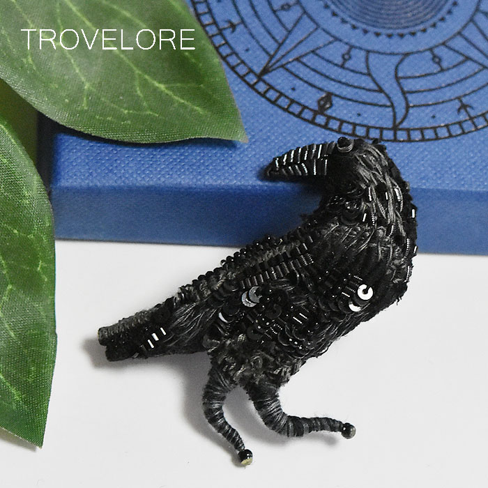 【待望の最新作】≪Trovelore≫ トロベローレ カラス トリ 鳥 バード モチーフ 刺しゅう ブローチ ピン 魔女 ゴシック ティムバートン 黒 ブラック Black Raven Crow Brooch レディース ギフト ラッピング ハロウィン｜ZUTTOHOLIC